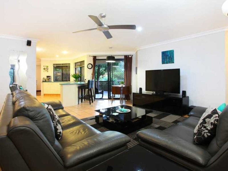 Photo - 21 Santa Isobel Boulevard, Pacific Pines QLD 4211 - Image 9