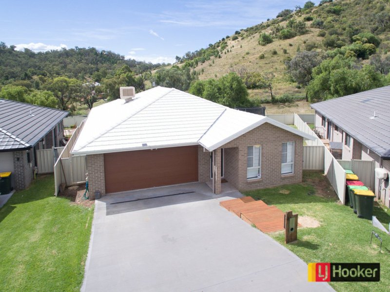 21 Scarborough Close, North Tamworth NSW 2340