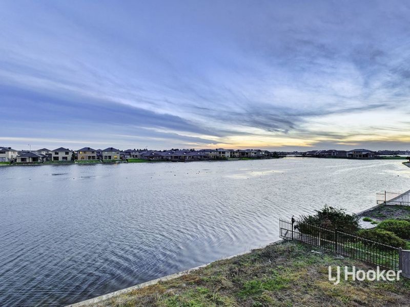 Photo - 21 Seaview Point, Sanctuary Lakes VIC 3030 - Image 2