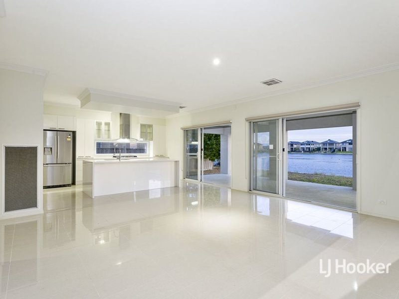 Photo - 21 Seaview Point, Sanctuary Lakes VIC 3030 - Image 4