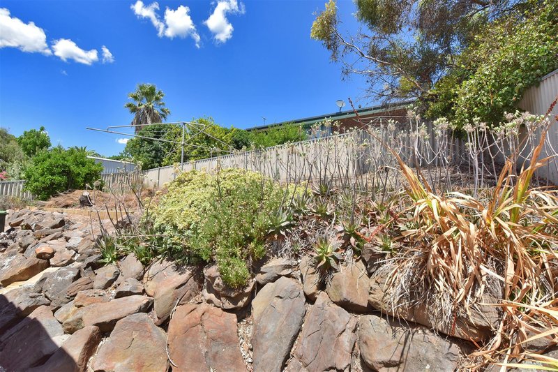 Photo - 21 Shamrock Road, Hallett Cove SA 5158 - Image 5