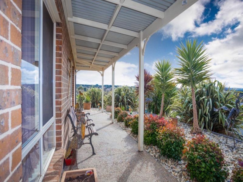 Photo - 21 Shaw Drive, Romsey VIC 3434 - Image 11