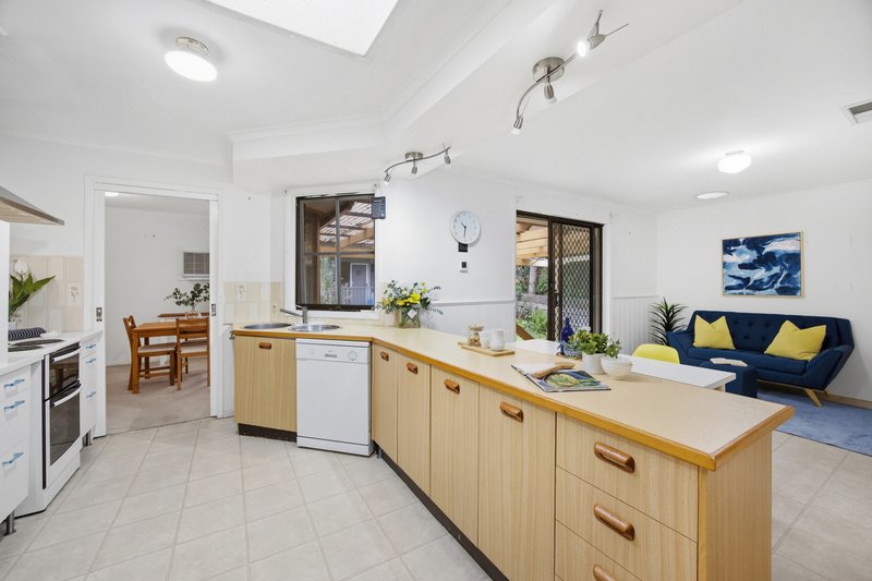 Photo - 21 Sheridan Avenue, Mooroolbark VIC 3138 - Image 4