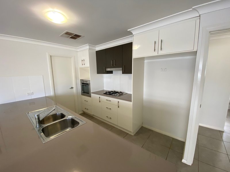 Photo - 21 Sherrard Crescent, Dubbo NSW 2830 - Image 5