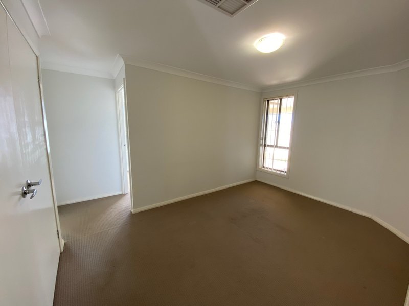 Photo - 21 Sherrard Crescent, Dubbo NSW 2830 - Image 9