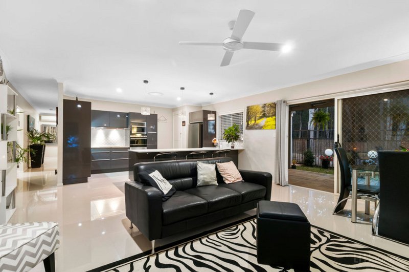 Photo - 21 Siena Place, Coombabah QLD 4216 - Image 1