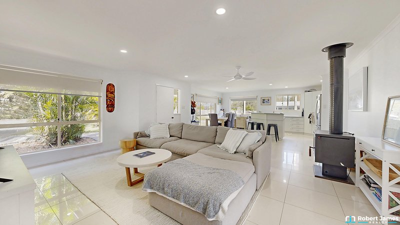 Photo - 21 Silverdale Court, Cooroibah QLD 4565 - Image 9