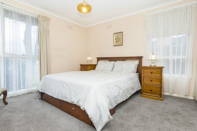 Photo - 21 Sinns Avenue, Werribee VIC 3030 - Image 7