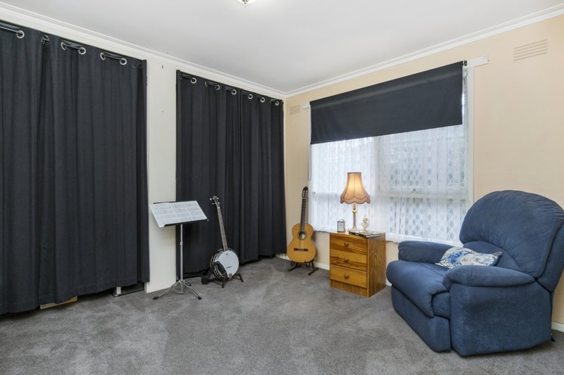 Photo - 21 Sinns Avenue, Werribee VIC 3030 - Image 9