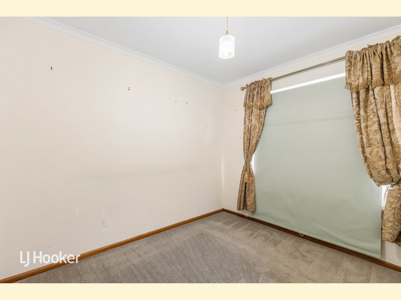 Photo - 21 Somerset Grove, Craigmore SA 5114 - Image 6