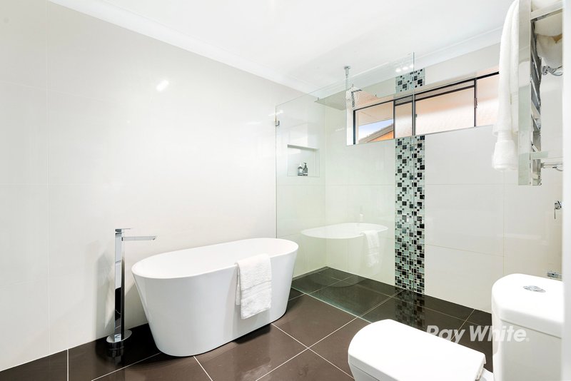 Photo - 21 Sporing Avenue, Kings Langley NSW 2147 - Image 8