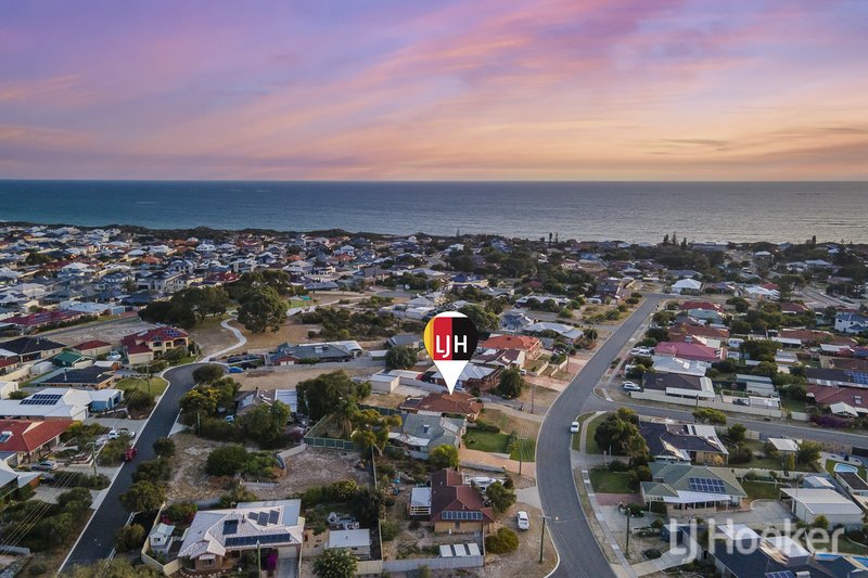 Photo - 21 St Ives Drive, Yanchep WA 6035 - Image 2