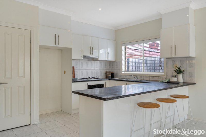 Photo - 21 Statesman Avenue, Roxburgh Park VIC 3064 - Image 3