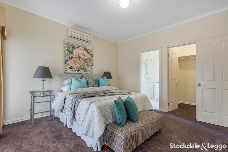 Photo - 21 Statesman Avenue, Roxburgh Park VIC 3064 - Image 5