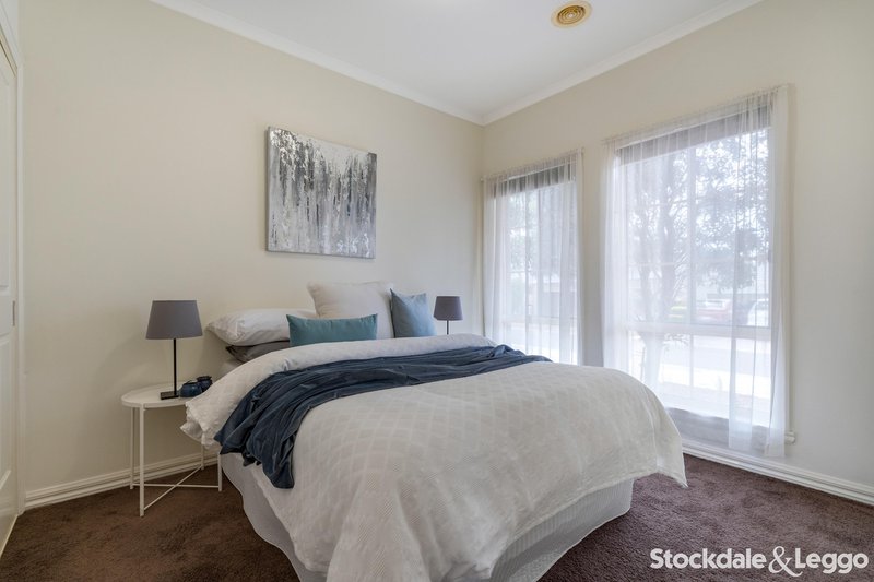 Photo - 21 Statesman Avenue, Roxburgh Park VIC 3064 - Image 7