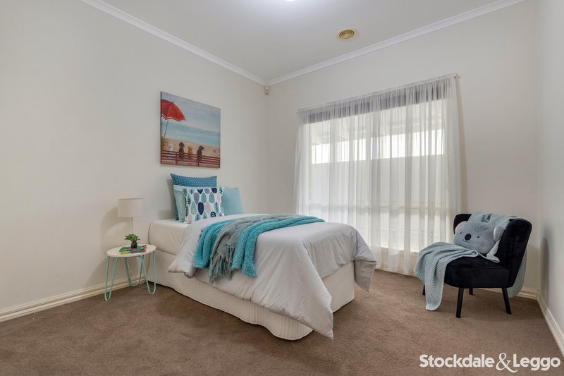 Photo - 21 Statesman Avenue, Roxburgh Park VIC 3064 - Image 9