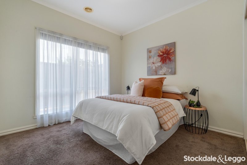 Photo - 21 Statesman Avenue, Roxburgh Park VIC 3064 - Image 10