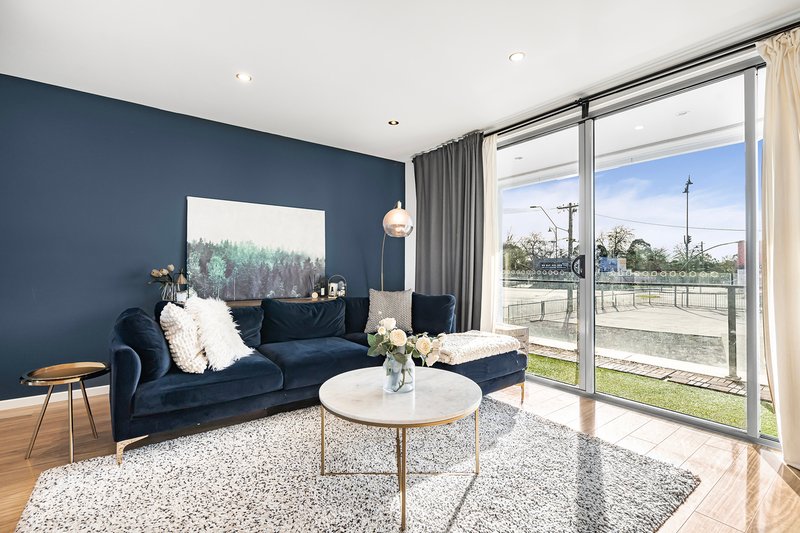Photo - 2/1 Station Street, Blackburn VIC 3130 - Image 1