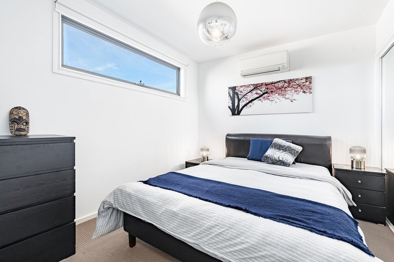 Photo - 2/1 Station Street, Blackburn VIC 3130 - Image 7