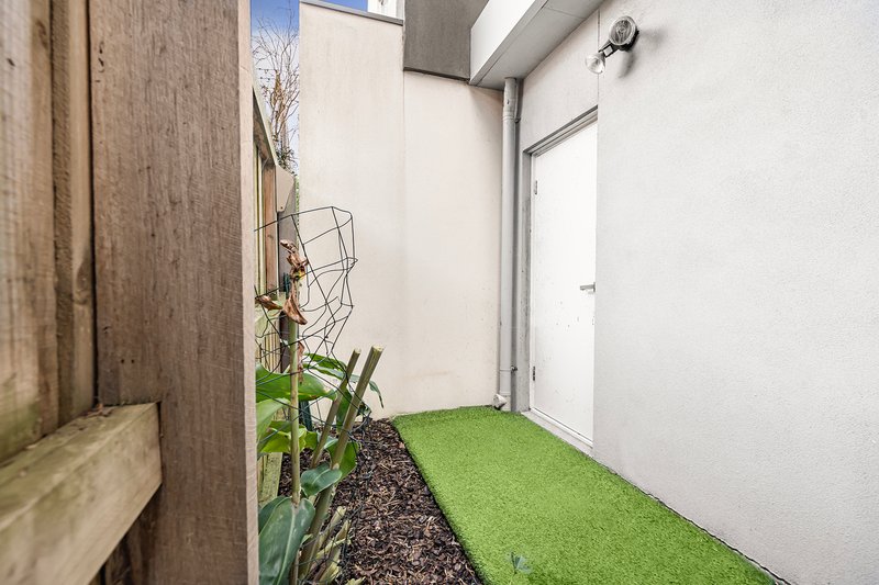 Photo - 2/1 Station Street, Blackburn VIC 3130 - Image 11