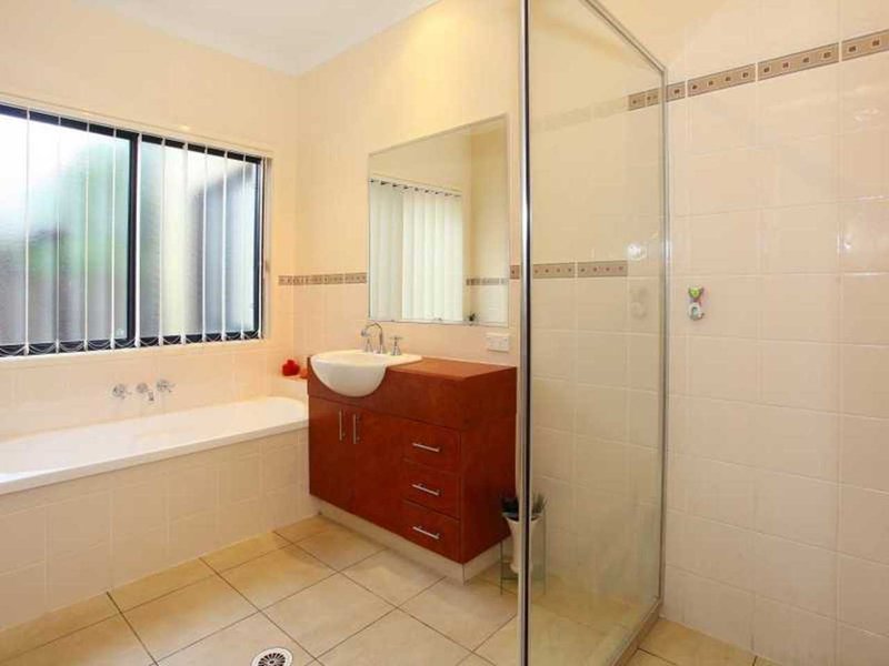 Photo - 21 Stockdale Street, Pacific Pines QLD 4211 - Image 16