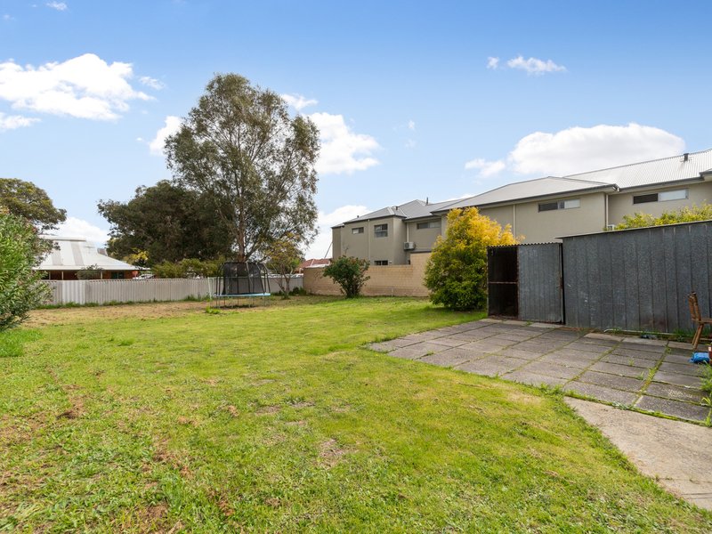 Photo - 21 Streatham Street, Beckenham WA 6107 - Image 6