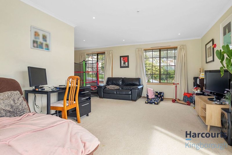 Photo - 21 Suncoast Drive, Blackmans Bay TAS 7052 - Image 7