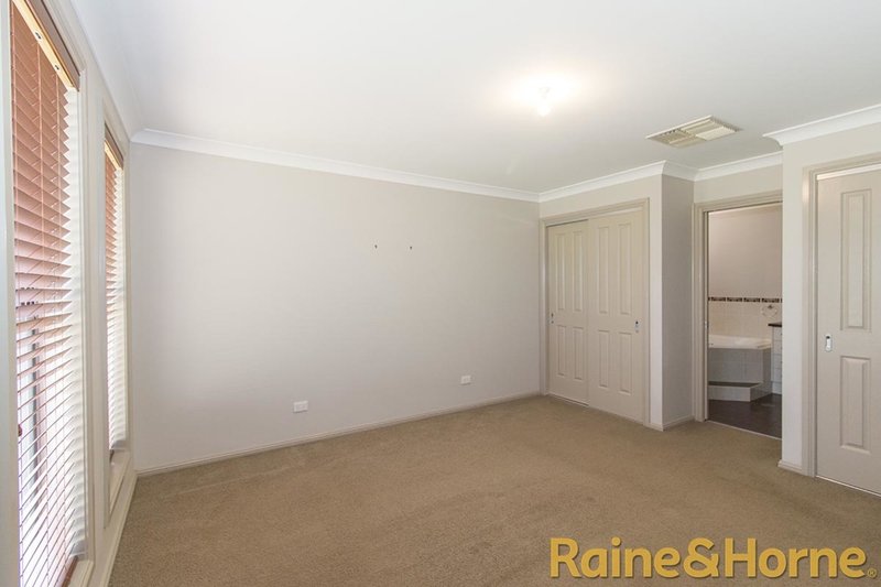 Photo - 21 Sunvale Avenue, Dubbo NSW 2830 - Image 8