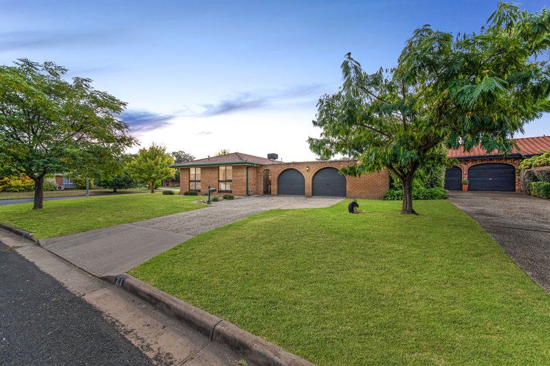 Photo - 21 Sunwood Drive, Lavington NSW 2641 - Image 17