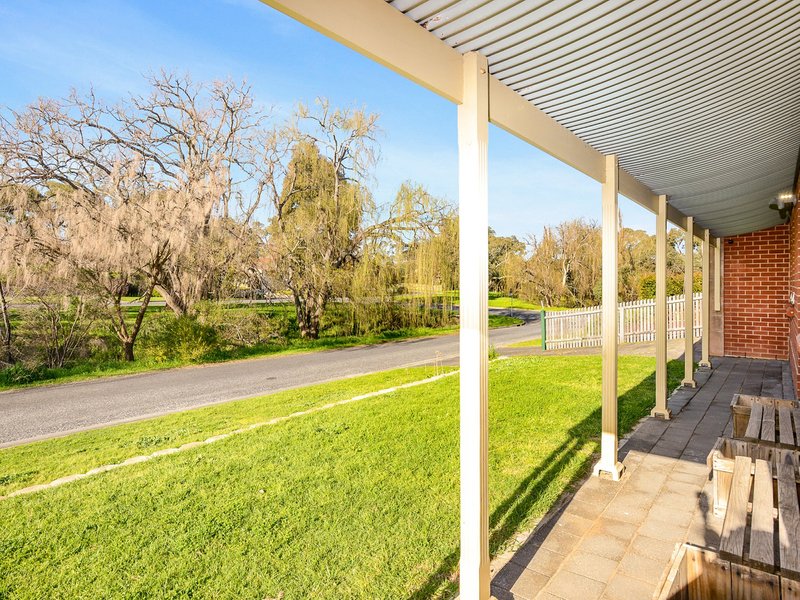 Photo - 2/1 Surrey Avenue, Victor Harbor SA 5211 - Image 2