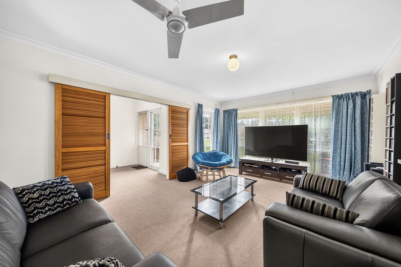 Photo - 21 Suzanne Avenue, Morphett Vale SA 5162 - Image 5