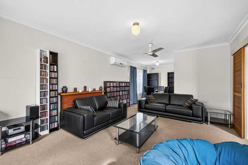 Photo - 21 Suzanne Avenue, Morphett Vale SA 5162 - Image 8