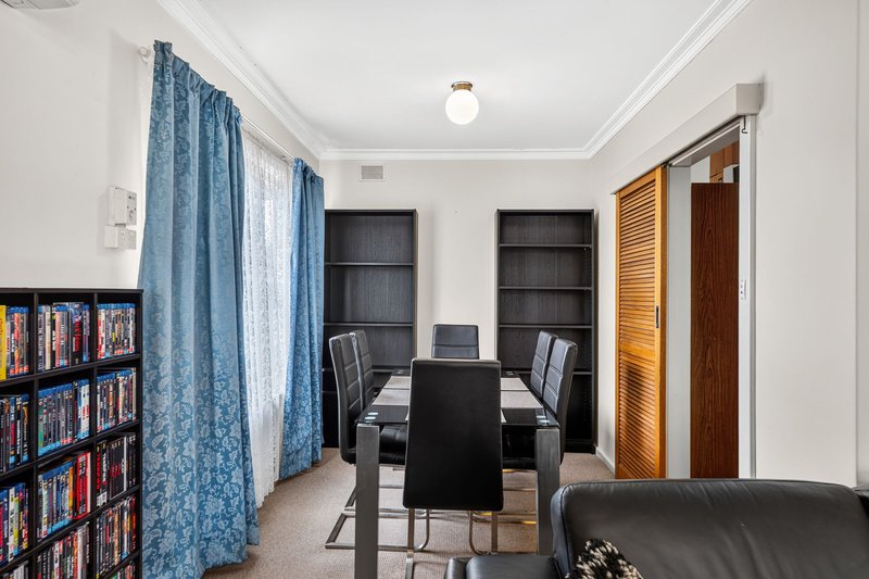 Photo - 21 Suzanne Avenue, Morphett Vale SA 5162 - Image 11