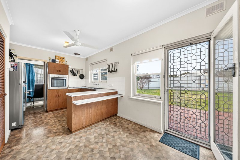 Photo - 21 Suzanne Avenue, Morphett Vale SA 5162 - Image 14