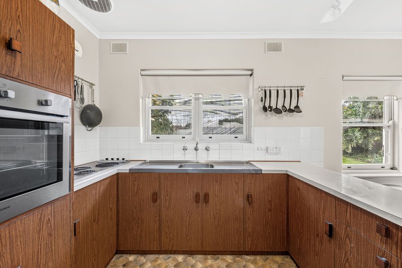 Photo - 21 Suzanne Avenue, Morphett Vale SA 5162 - Image 15
