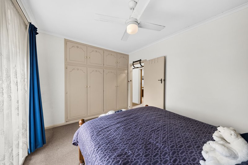 Photo - 21 Suzanne Avenue, Morphett Vale SA 5162 - Image 21