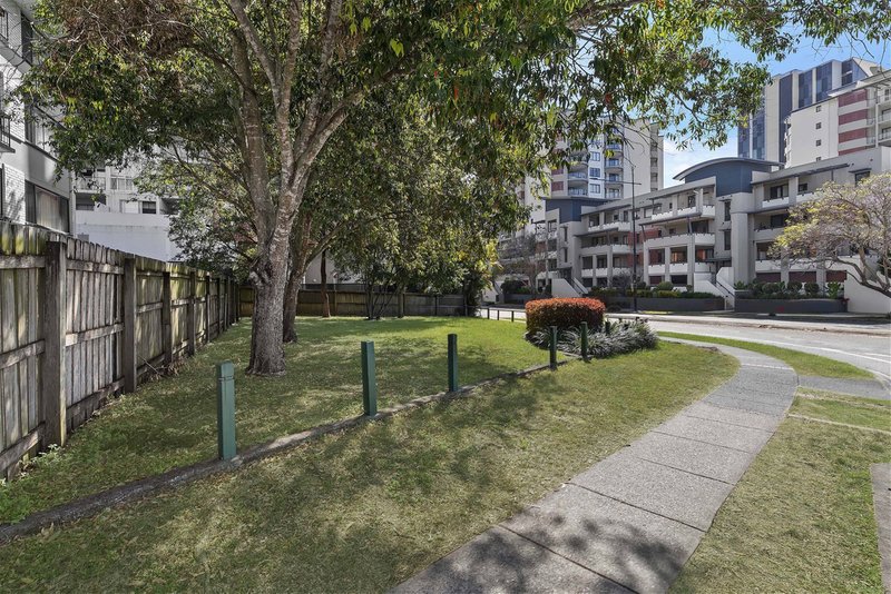 Photo - 21 Sylvan Road, Toowong QLD 4066 - Image 9