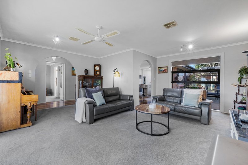 Photo - 21 Taldra Drive, Ferntree Gully VIC 3156 - Image 3
