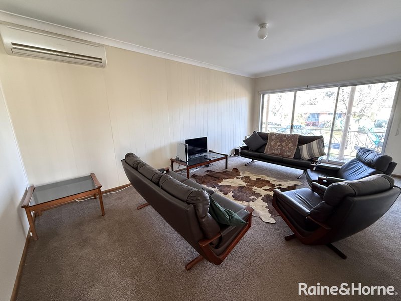 Photo - 21 Talinga Place, Orange NSW 2800 - Image 4