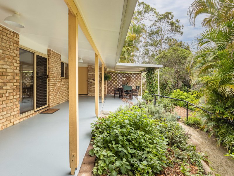 Photo - 21 Tetragona Drive, Arana Hills QLD 4054 - Image 14