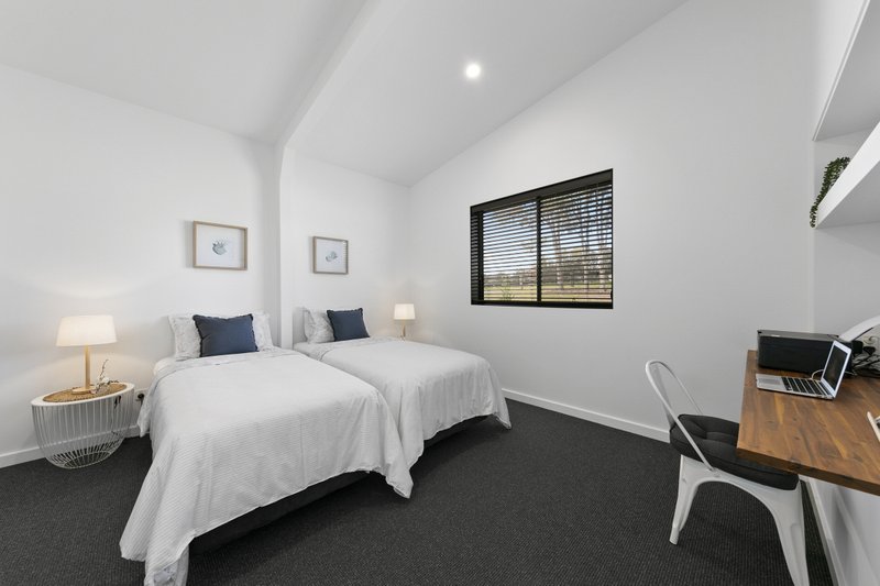 Photo - 21 The Ballabourneen , Lovedale NSW 2325 - Image 18