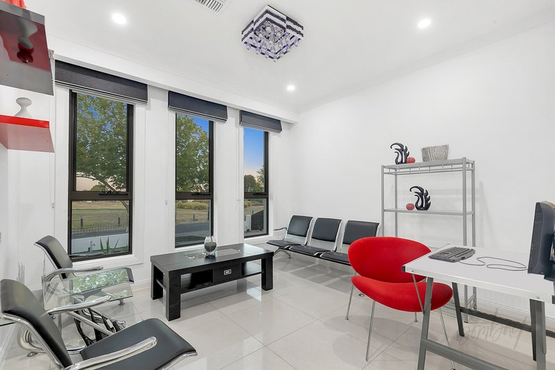 Photo - 21 The Greenway , Craigieburn VIC 3064 - Image 3