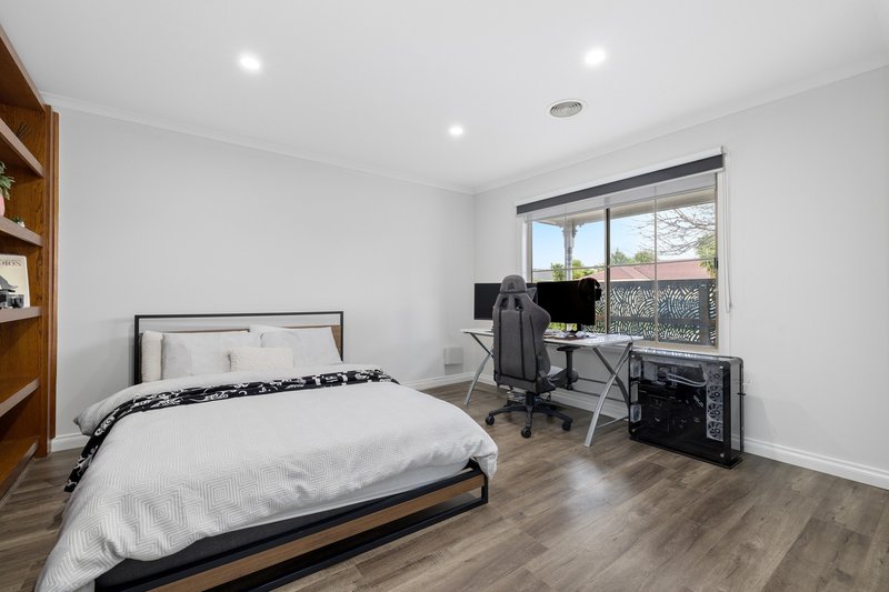 Photo - 21 The Retreat, Hampton Park VIC 3976 - Image 6