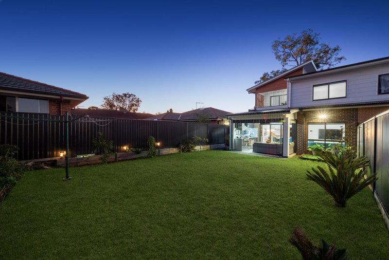 Photo - 2/1 Third Avenue, Macquarie Fields NSW 2564 - Image 16