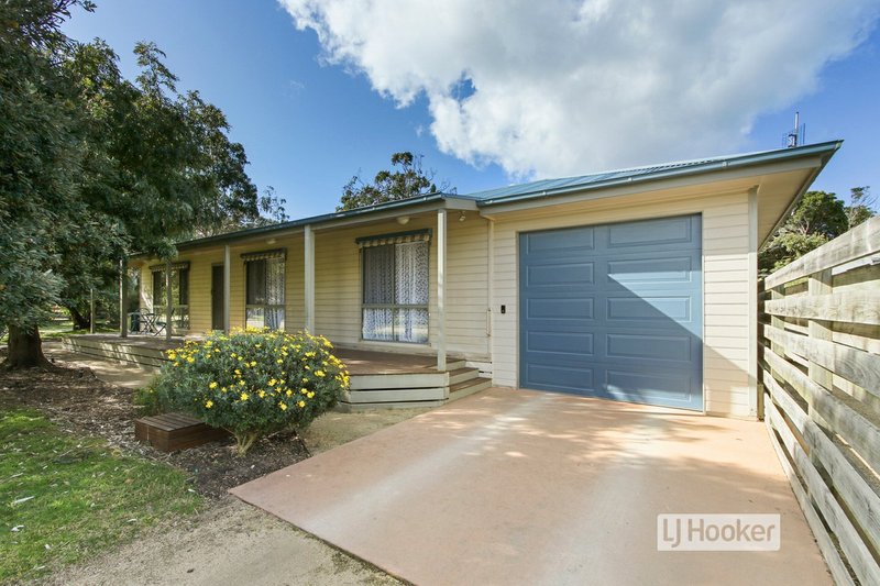 21 Third Parade, Raymond Island VIC 3880