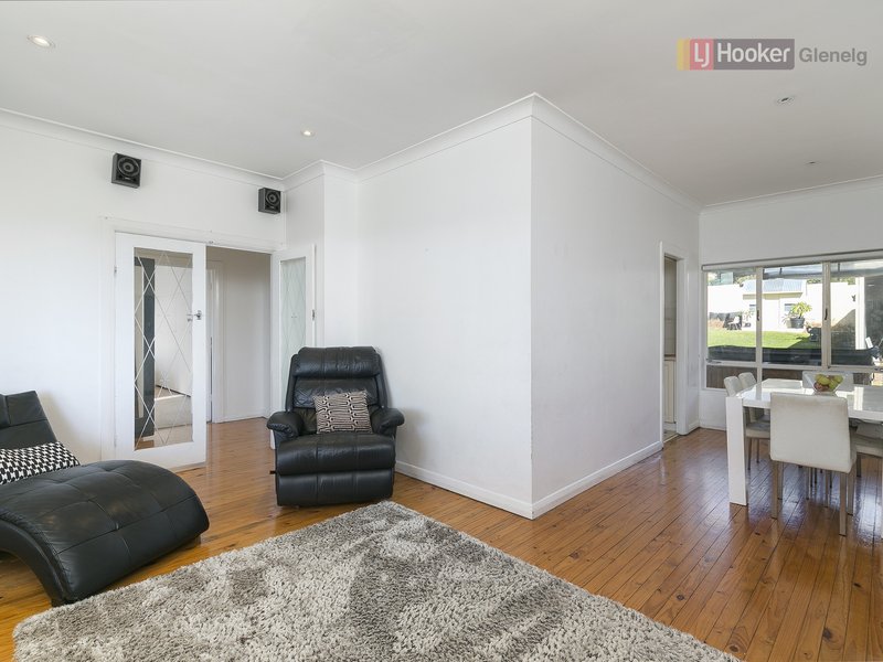 Photo - 21 Thomas Street, Seacliff Park SA 5049 - Image 2