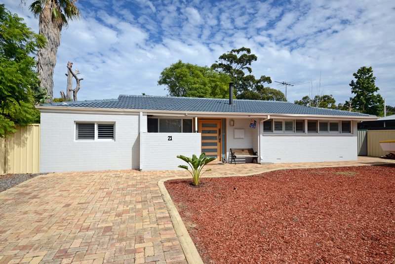 21 Thompson Drive, Wanneroo WA 6065