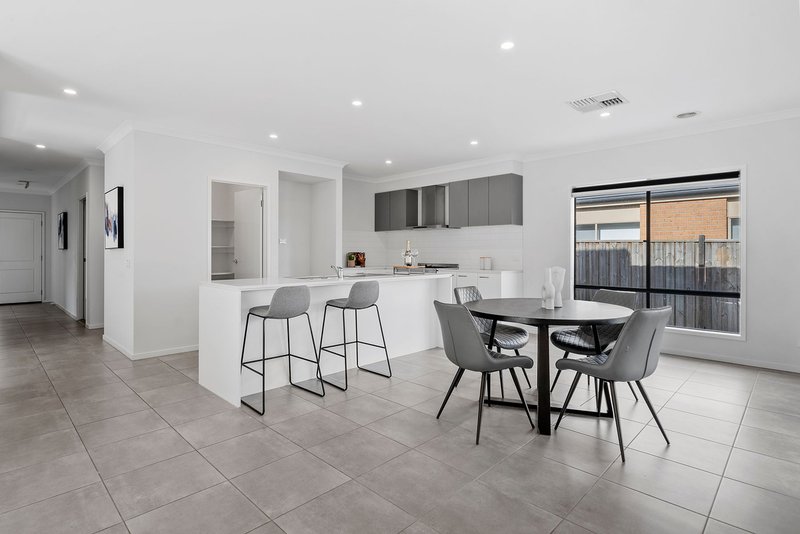 Photo - 21 Thornbury Street, Donnybrook VIC 3064 - Image 4