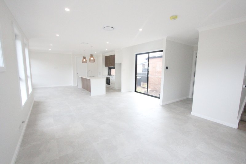 Photo - 2/1 Tokyo Road, Austral NSW 2179 - Image 2