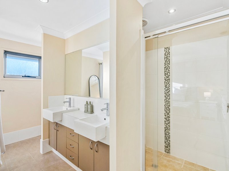 Photo - 2/1 Tooma Place, Pacific Pines QLD 4211 - Image 9